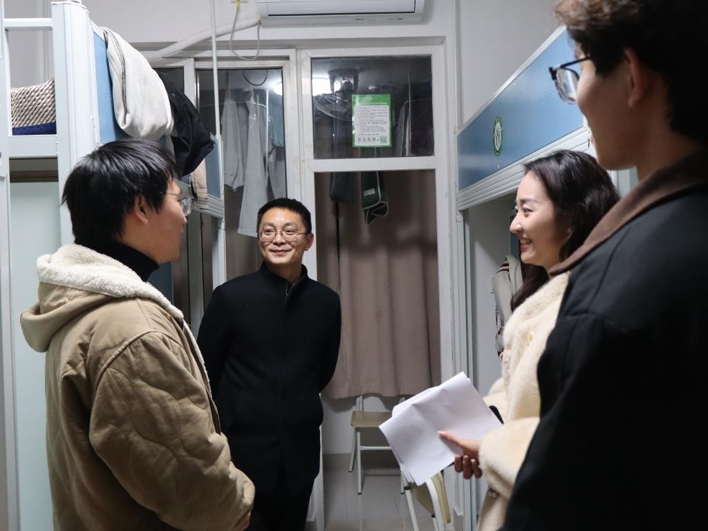 探花视频
开展期末宿舍安全走访活动